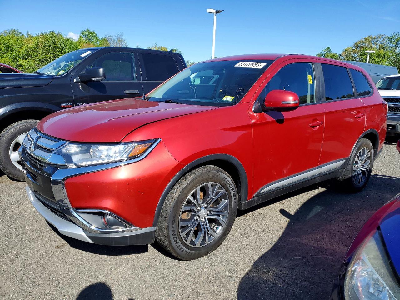 Salvage Mitsubishi Outlander Image