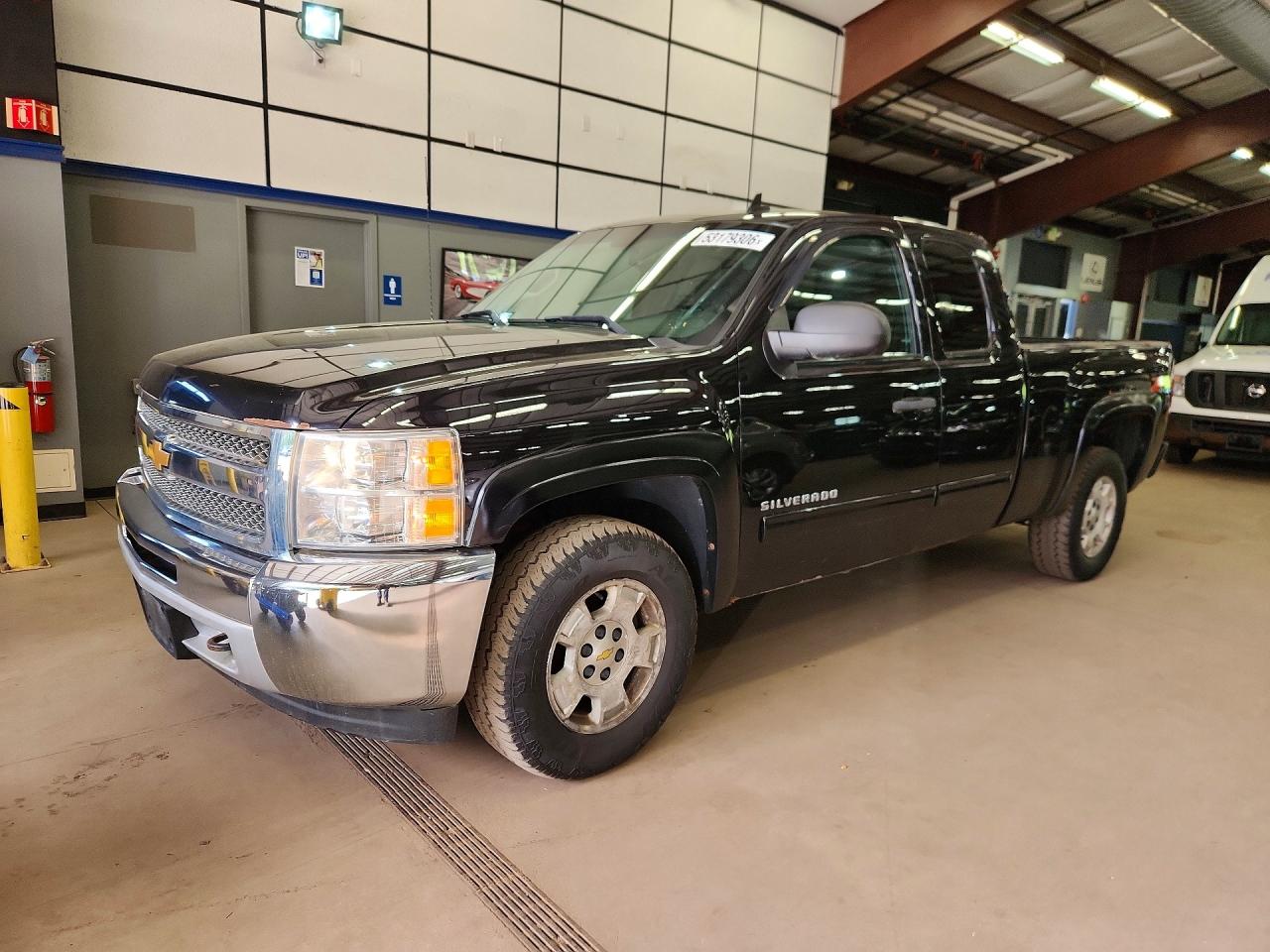 Salvage Chevrolet Silverado Image