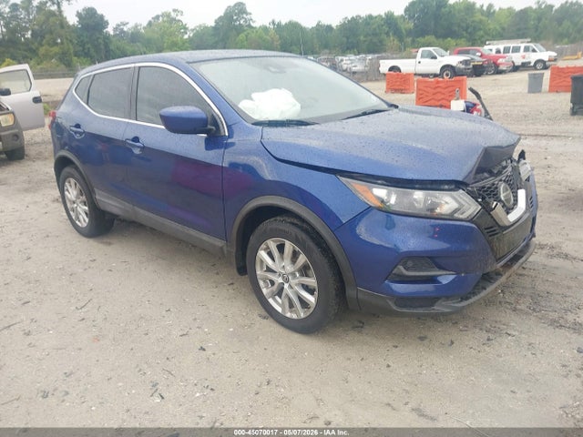 Salvage Nissan Rogue Image