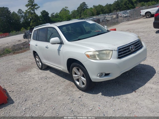 Salvage Toyota Highlander Image
