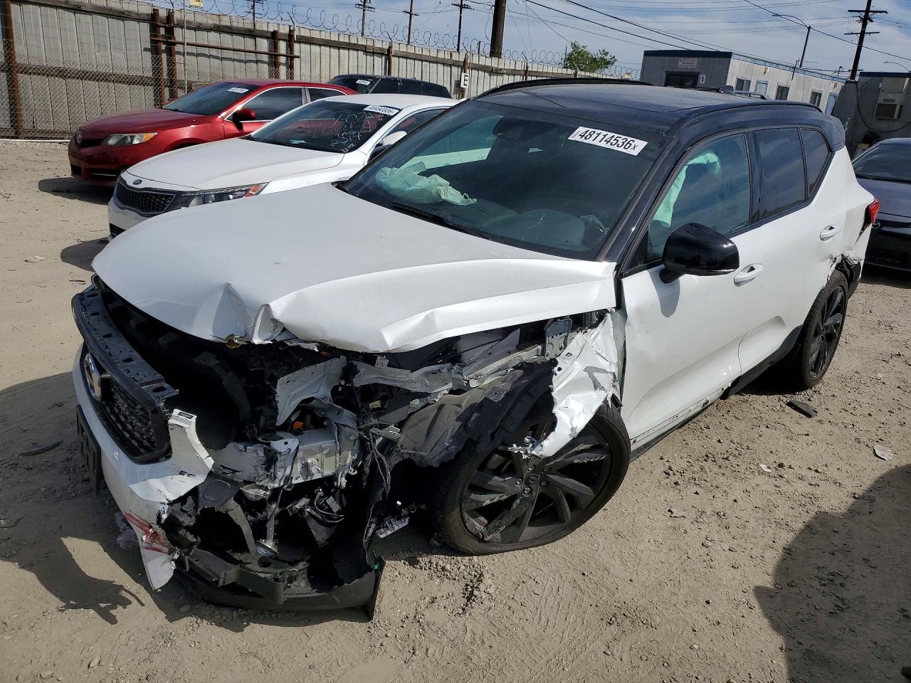 Salvage Volvo XC40 Image