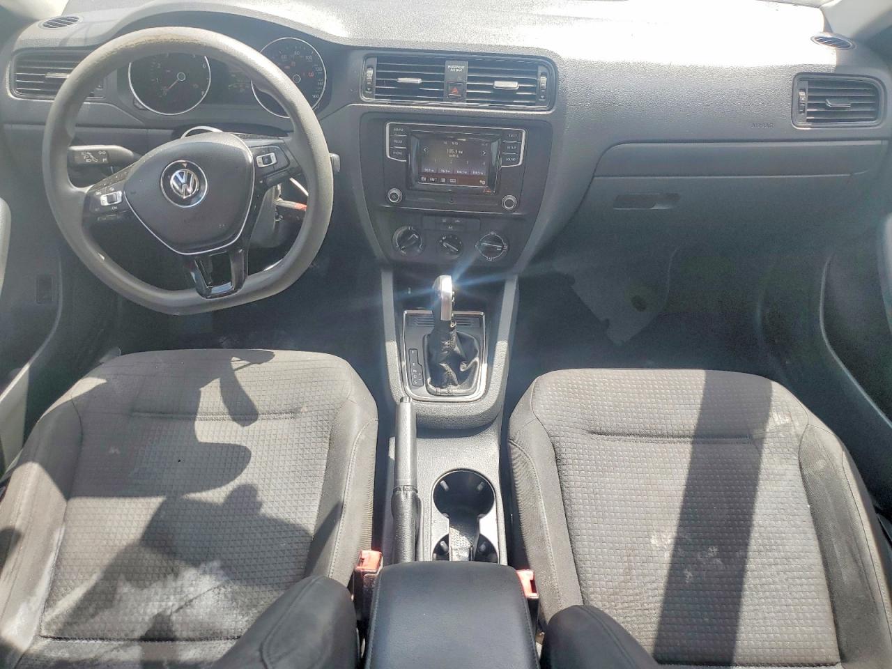 Volkswagen Jetta S