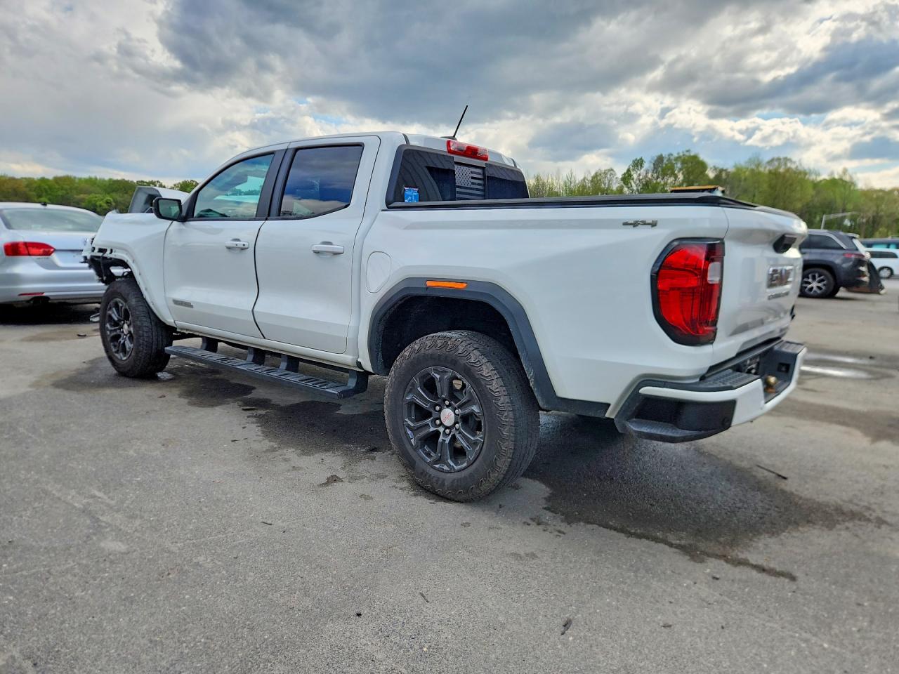 GMC Canyon Elevation