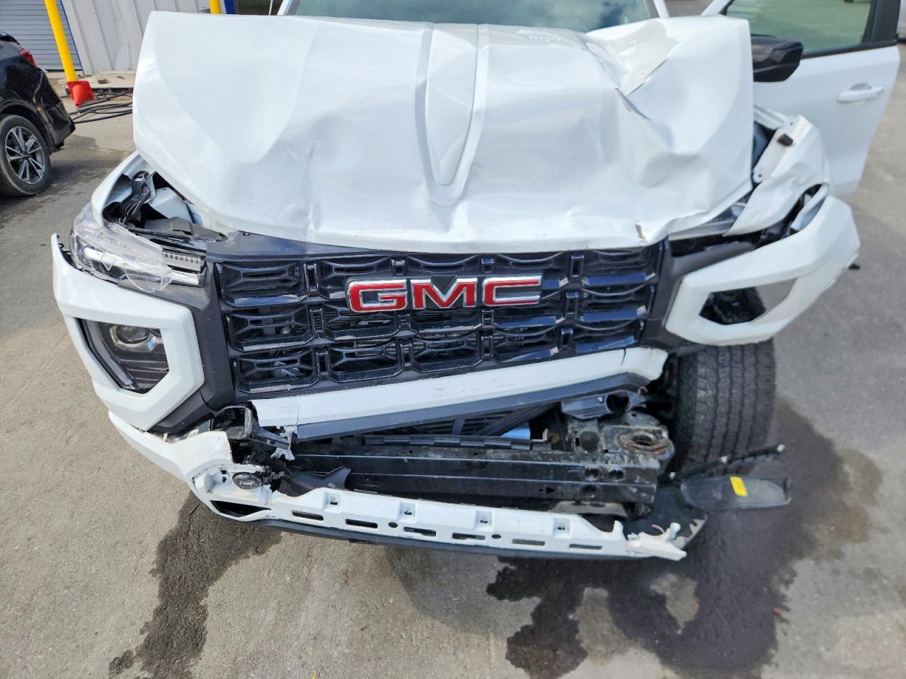 GMC Canyon Elevation