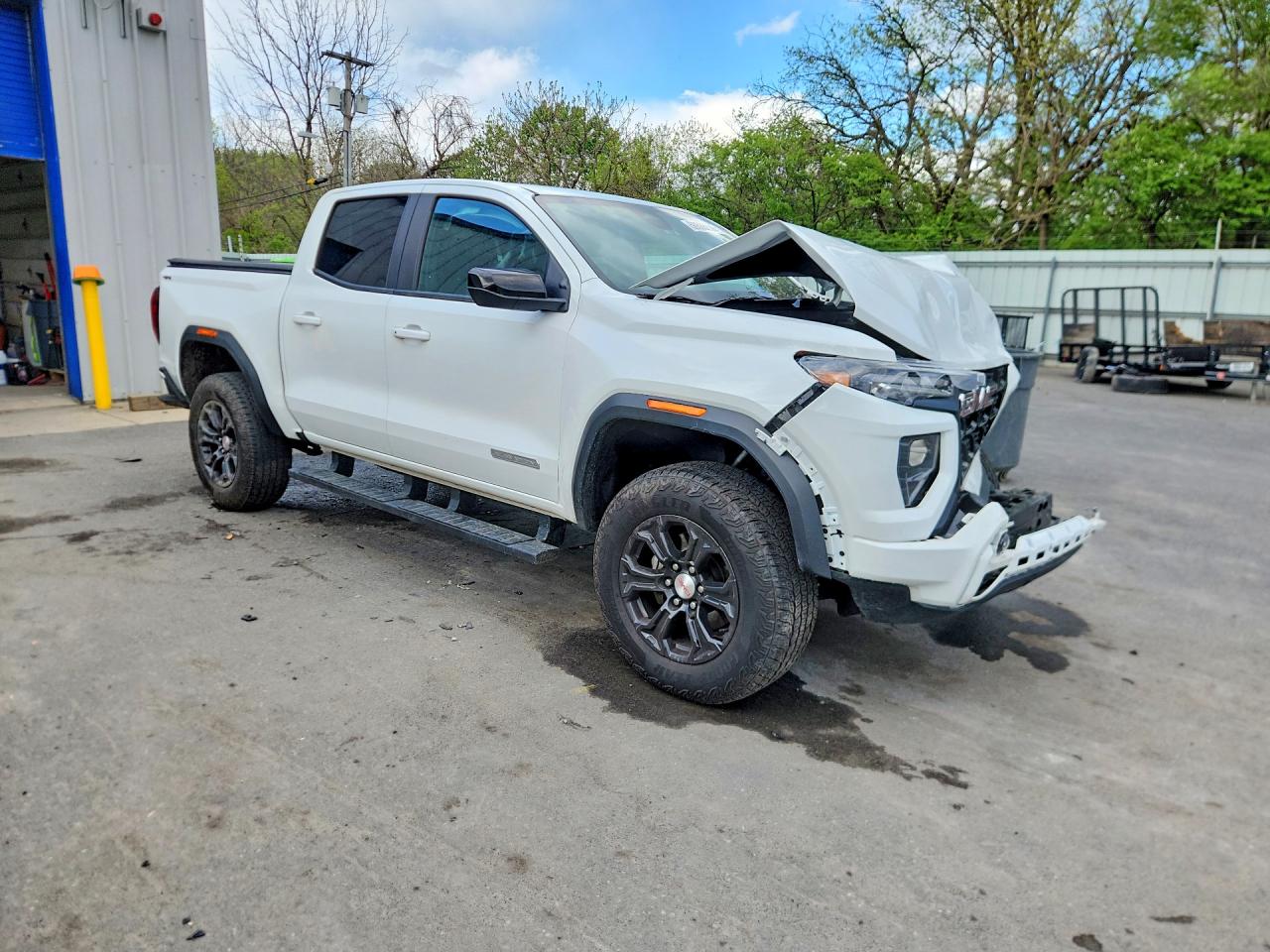 GMC Canyon Elevation