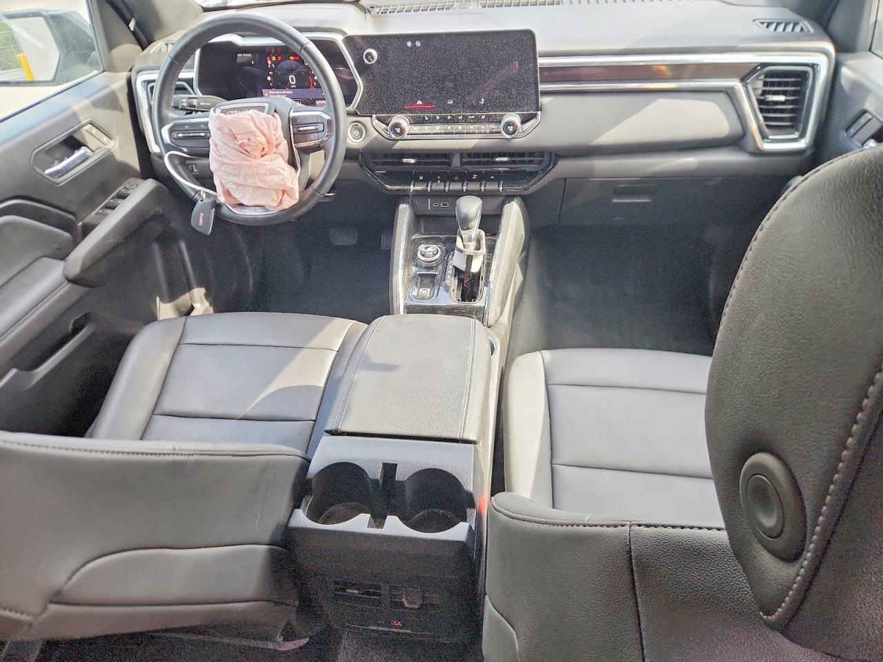 GMC Canyon Elevation