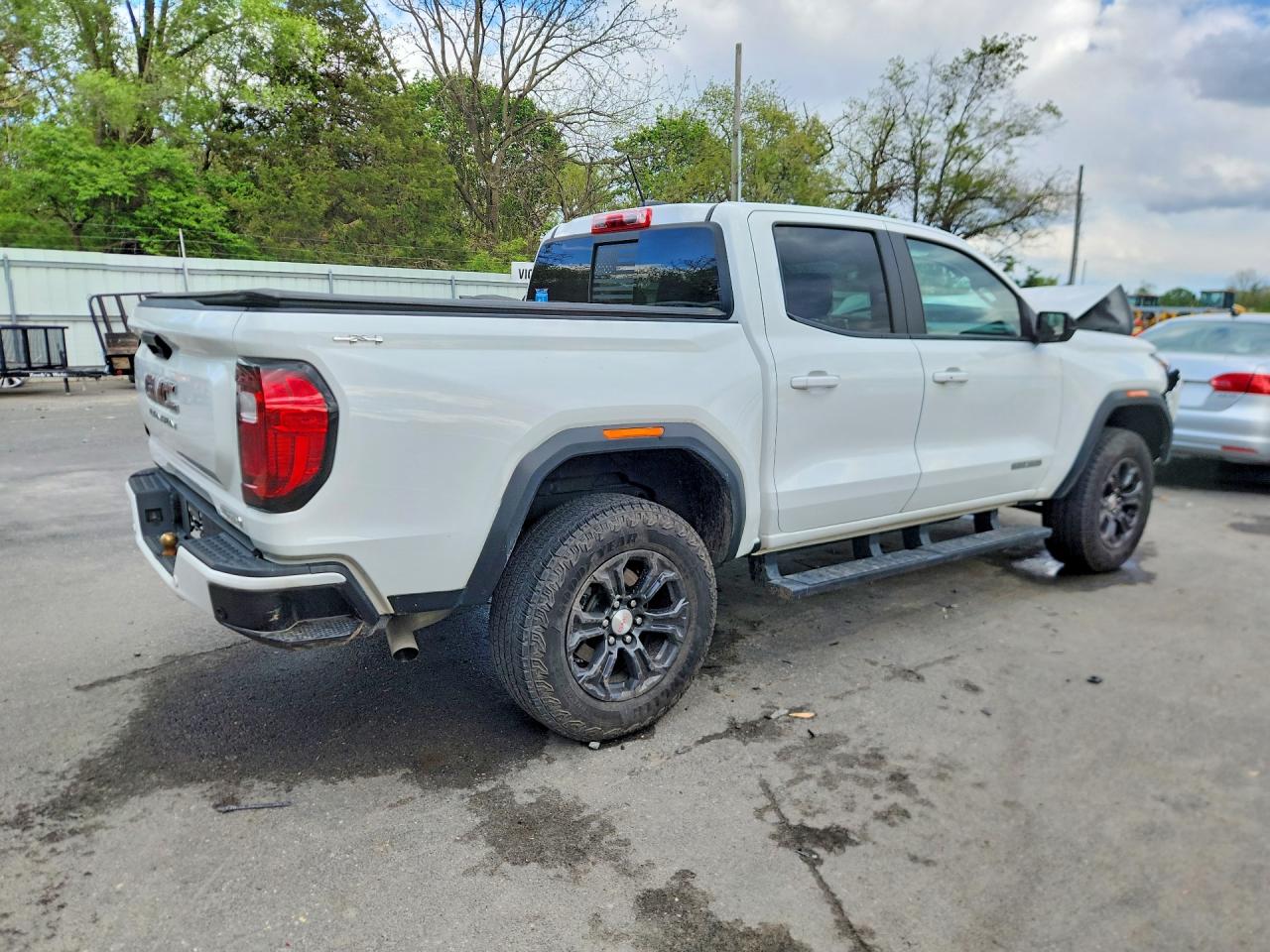 GMC Canyon Elevation