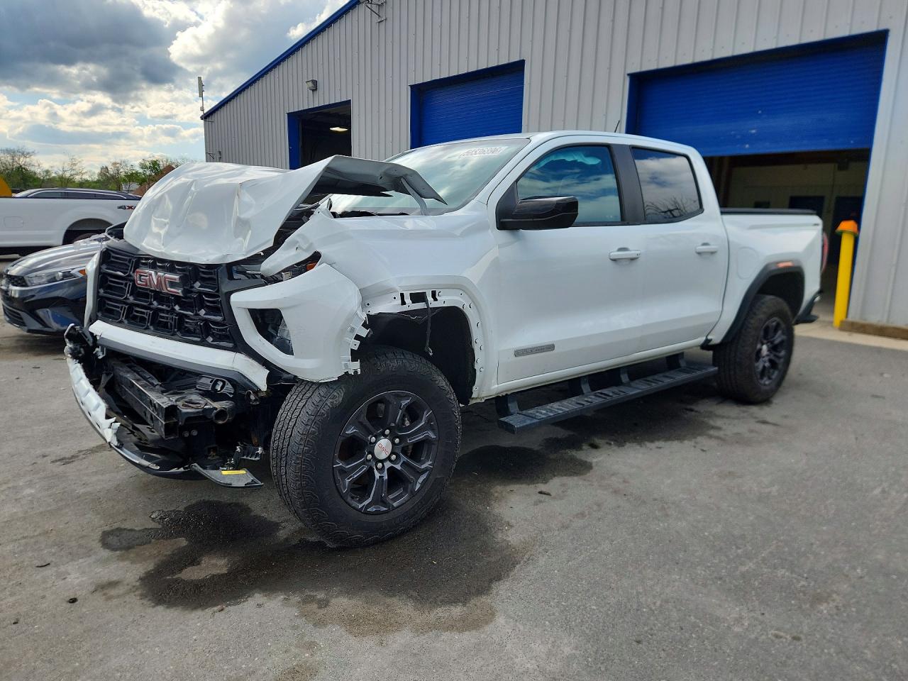 Salvage GMC Canyon Image