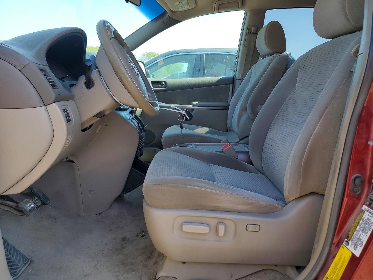 Toyota Sienna Le 7 Passenger