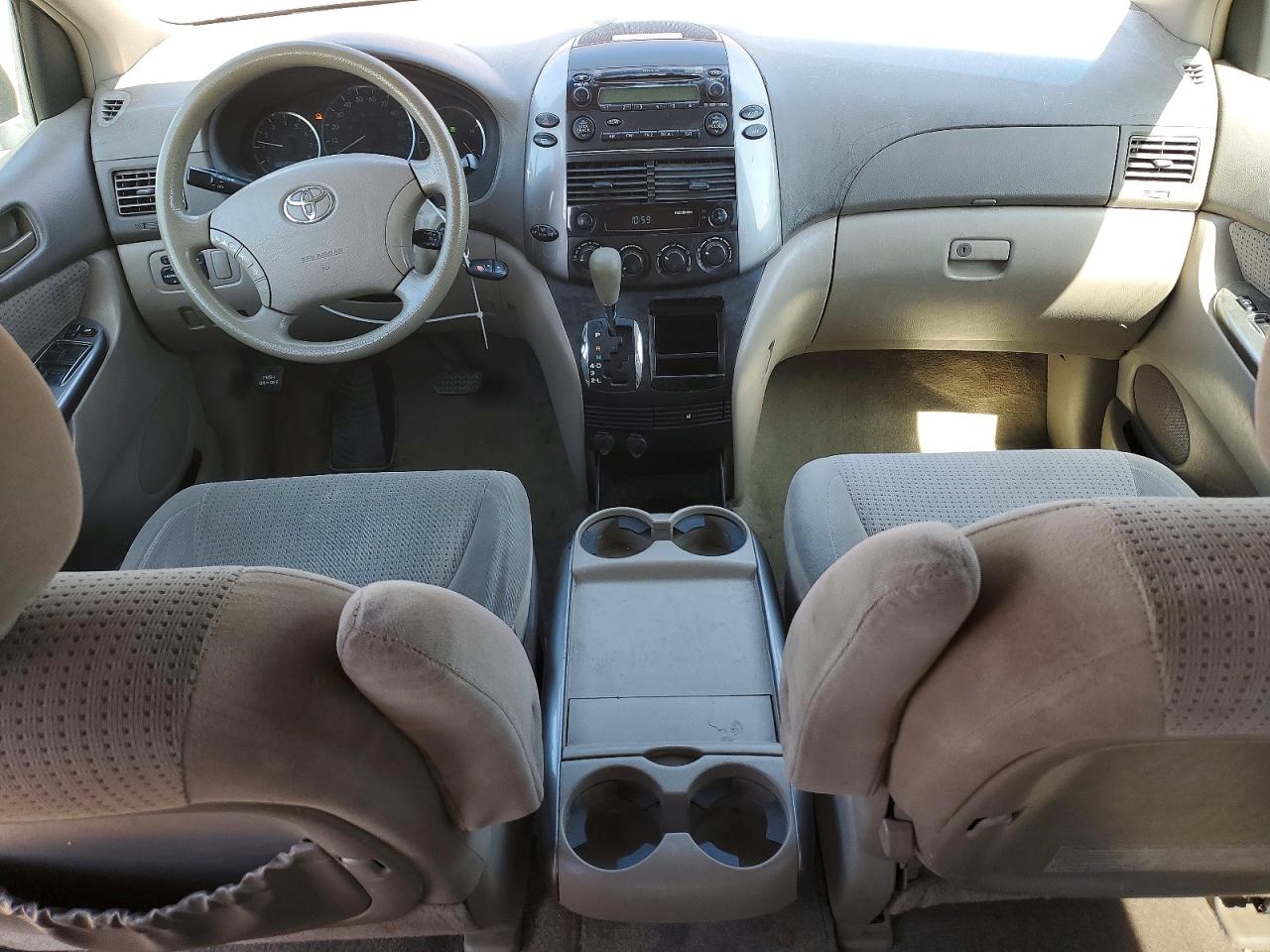 Toyota Sienna Le 7 Passenger