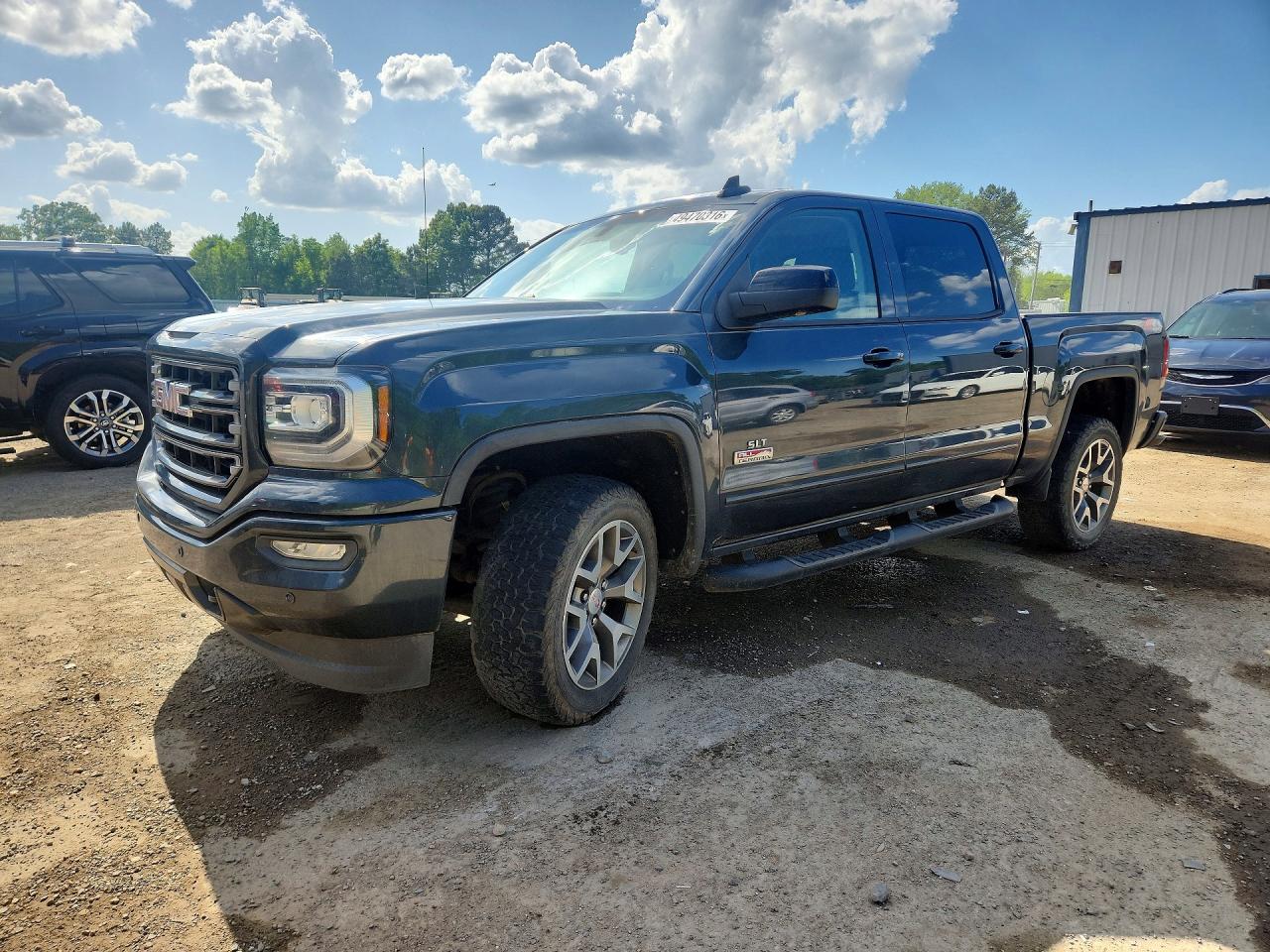 Salvage GMC Sierra Image