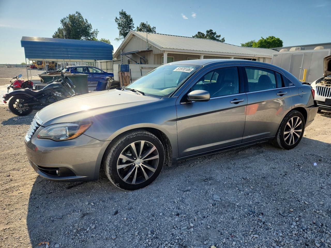 Salvage Chrysler 200 Image
