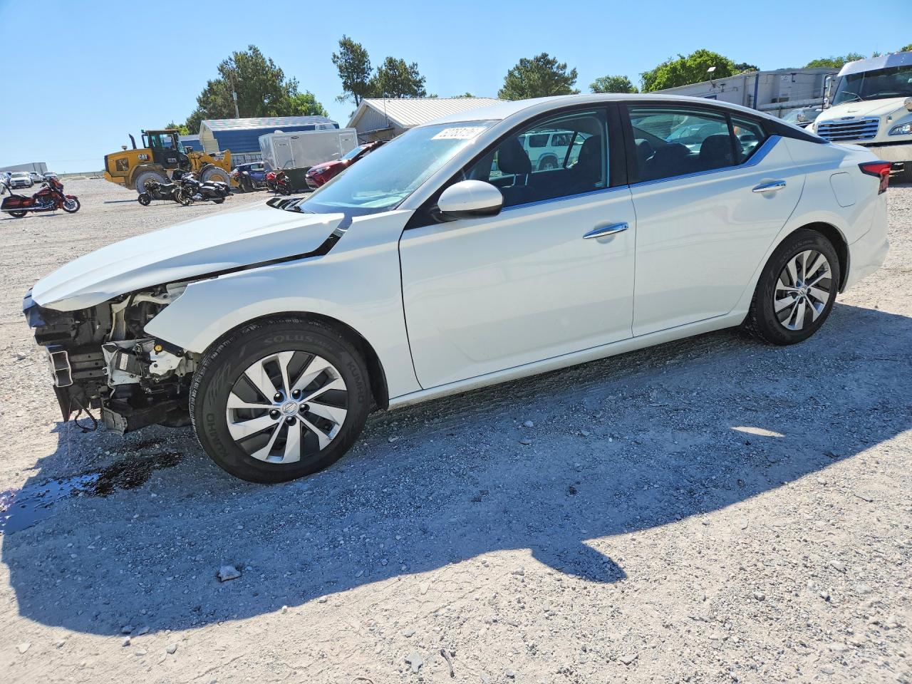 Salvage Nissan Altima Image