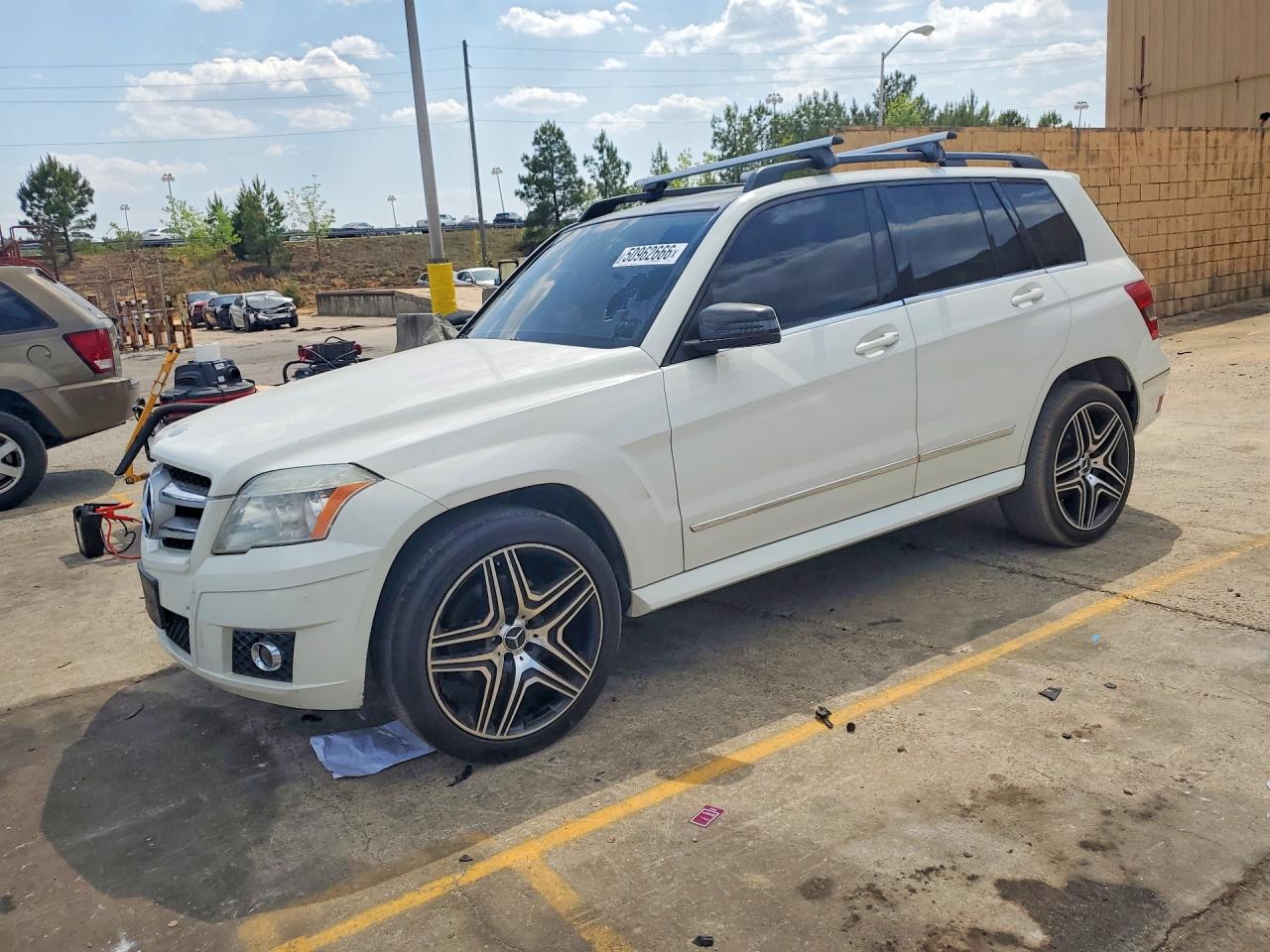 Salvage Mercedes-Benz GLK Image