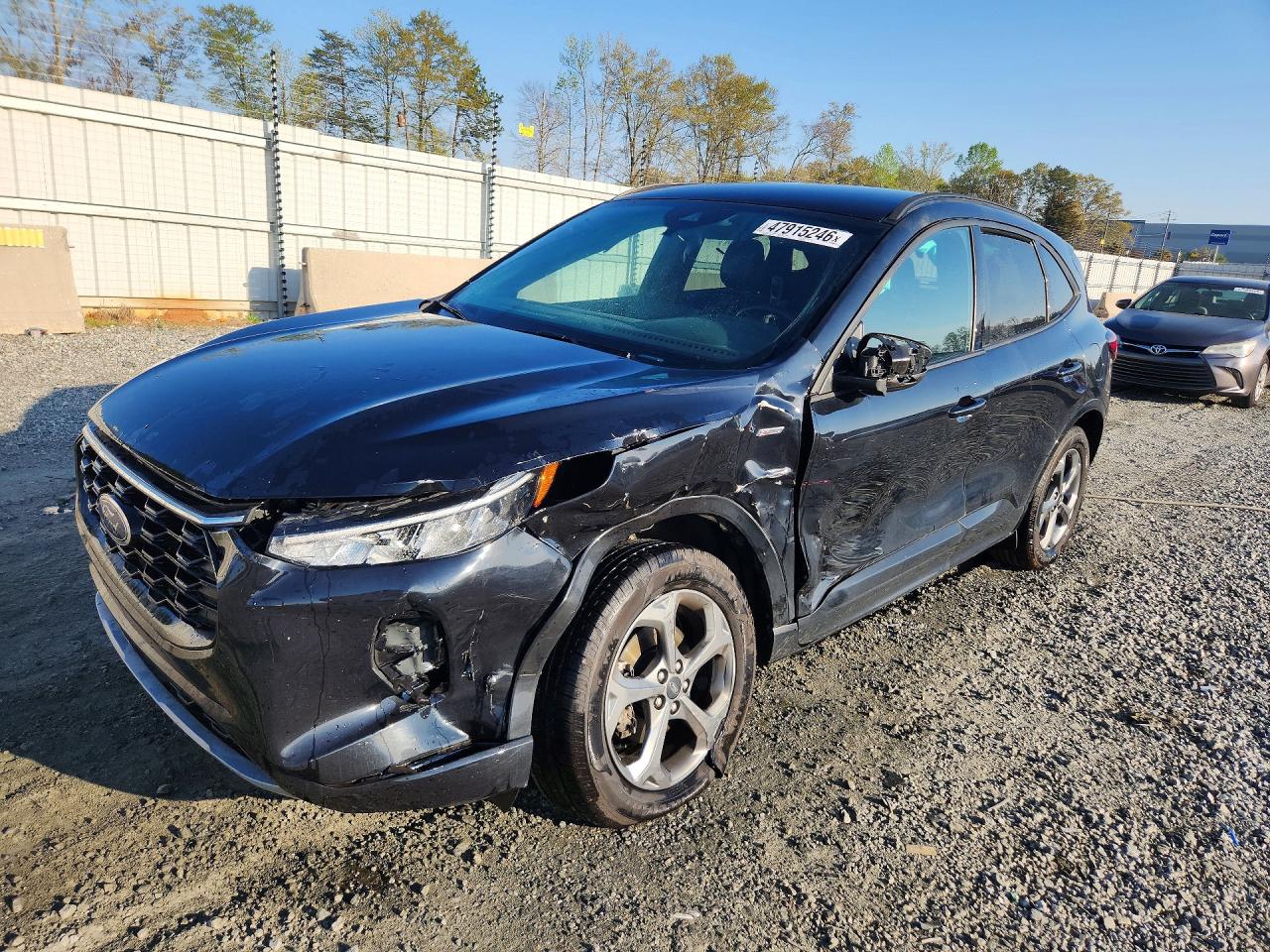 Salvage Ford Escape Image