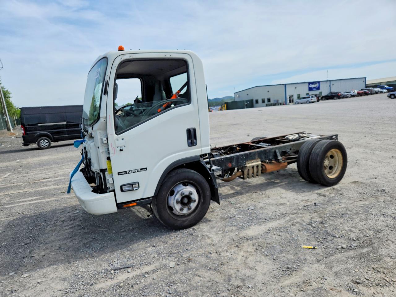Salvage Isuzu Npr Image