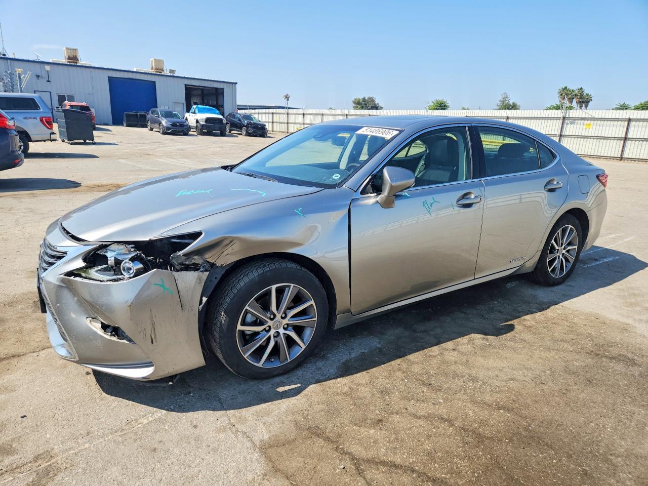 Salvage Lexus Es Image