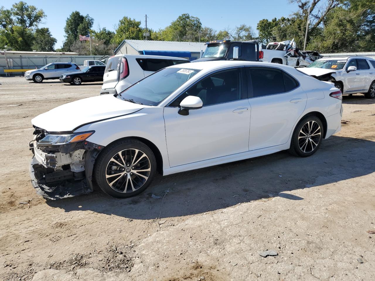 Salvage Toyota Camry Image