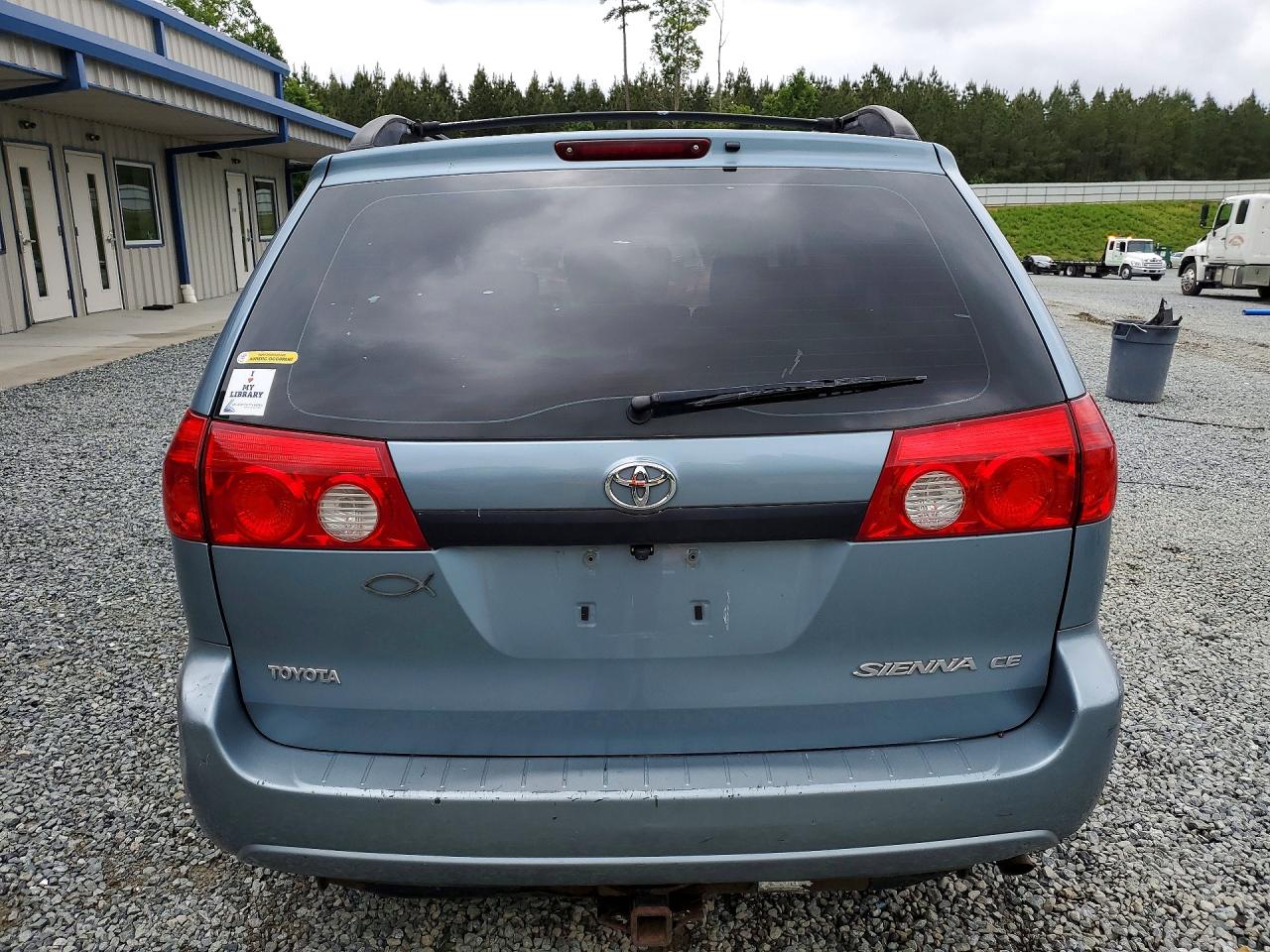 Toyota Sienna Ce 7-passenger