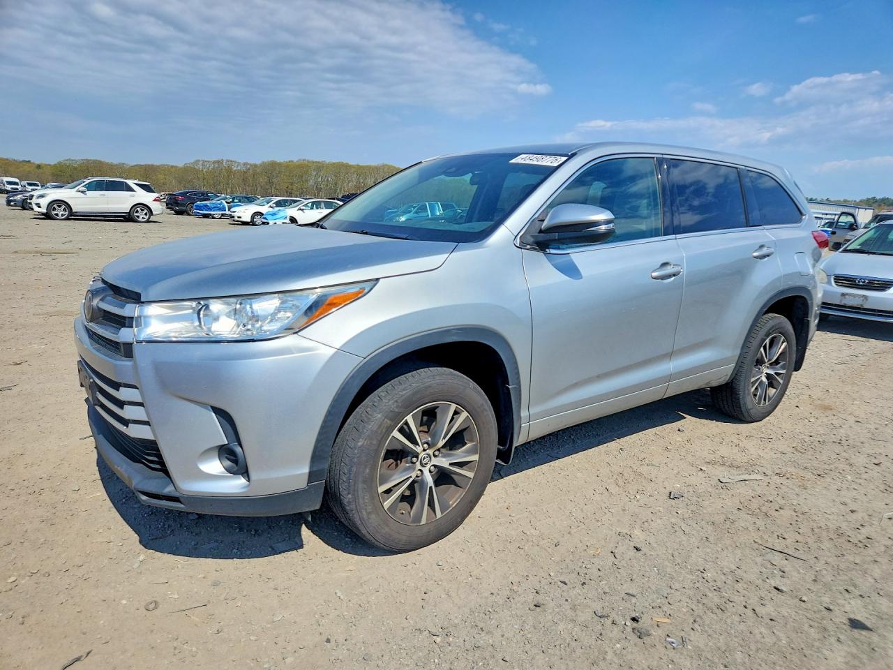 Salvage Toyota Highlander Image