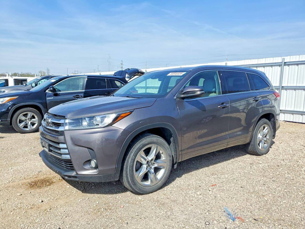 Salvage Toyota Highlander Image