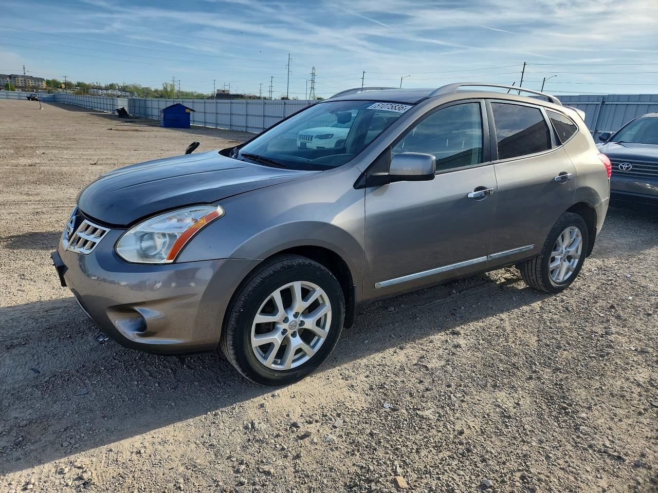 Salvage Nissan Rogue Image