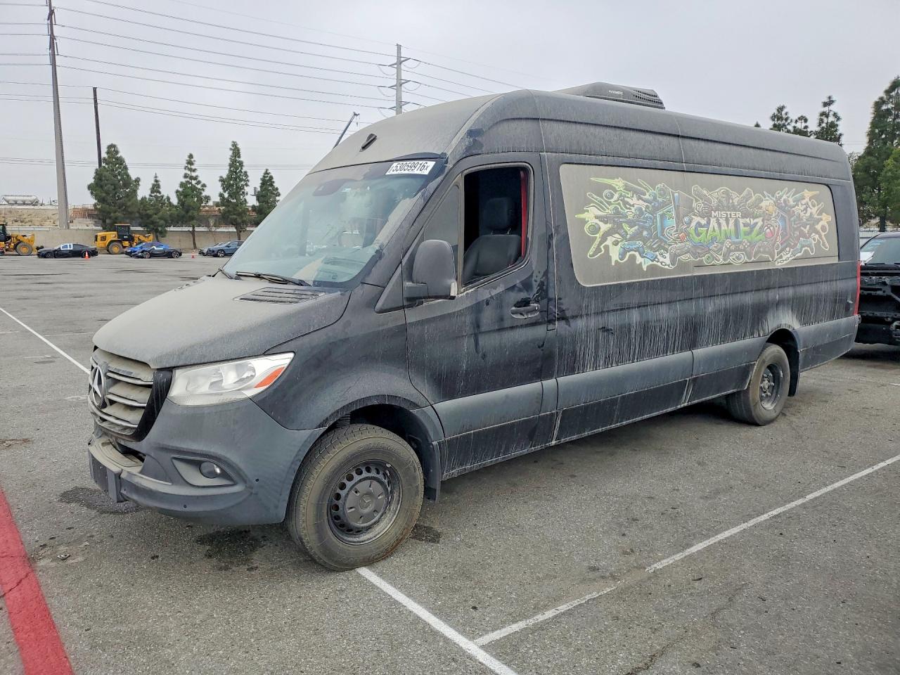 Salvage Mercedes-Benz Sprinter Image
