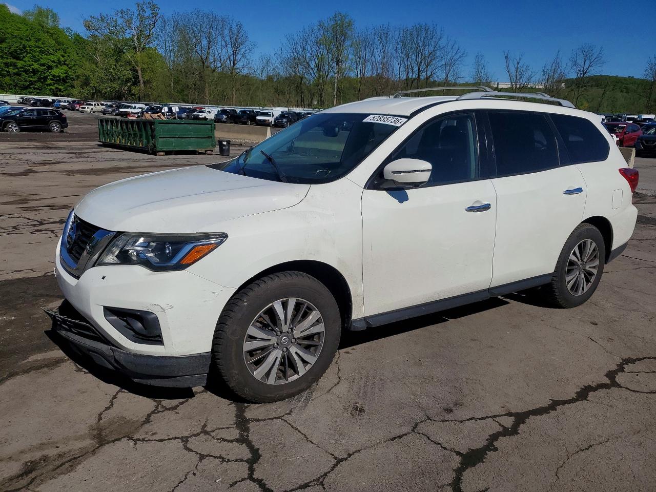 Salvage Nissan Pathfinder Image