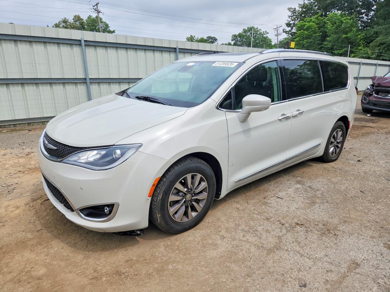 Salvage Chrysler Pacifica Image