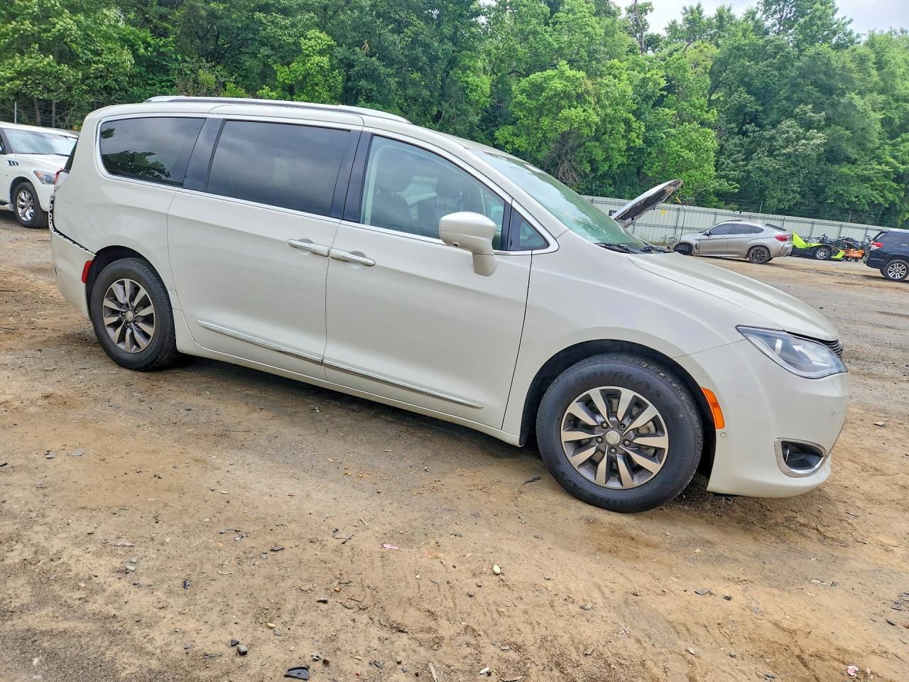 Chrysler Pacifica Touring L Plus