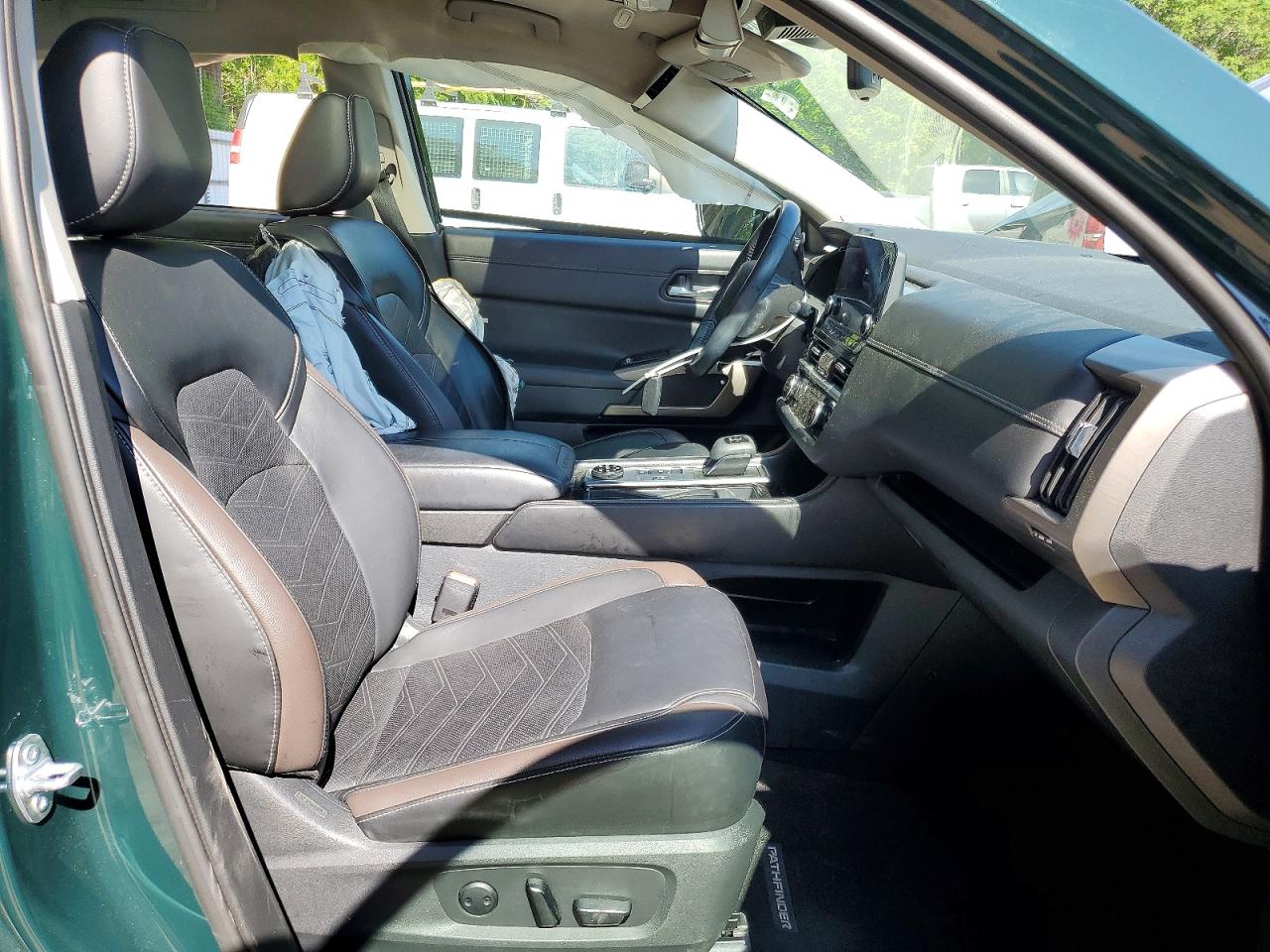 Nissan Pathfinder Platinum