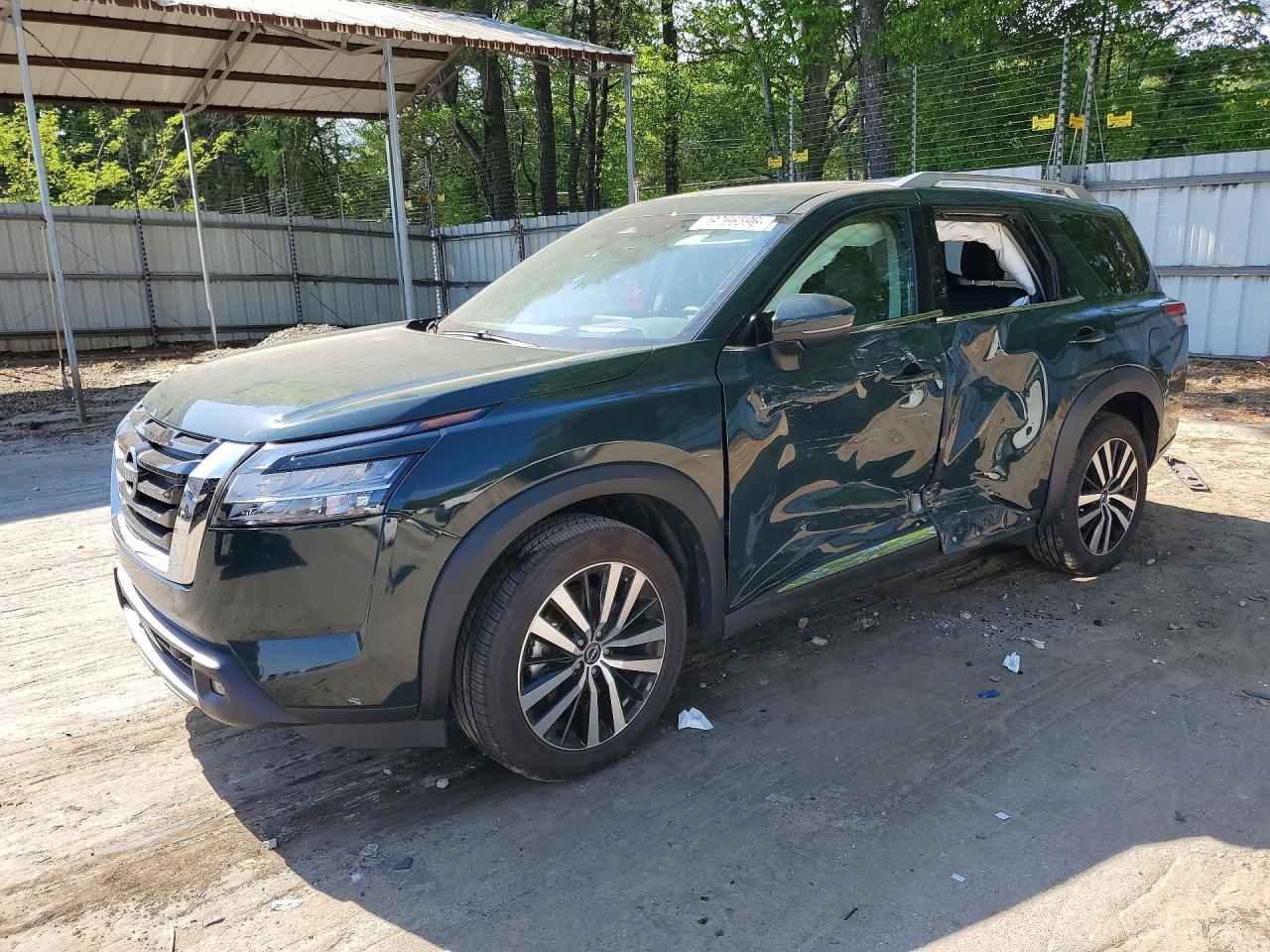 Salvage Nissan Pathfinder Image