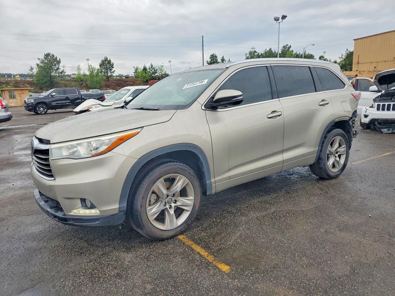 Salvage Toyota Highlander Image