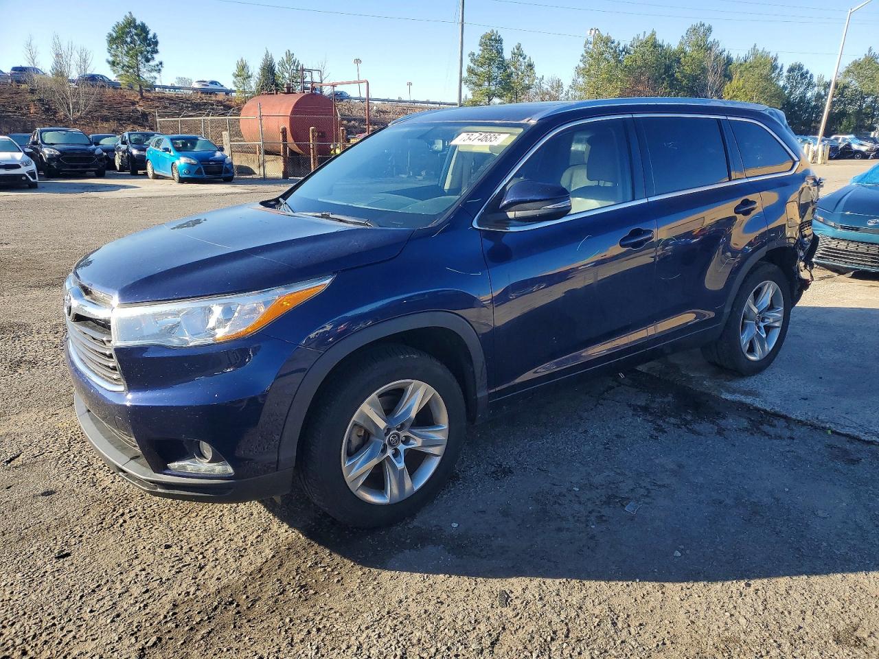 Salvage Toyota Highlander Image