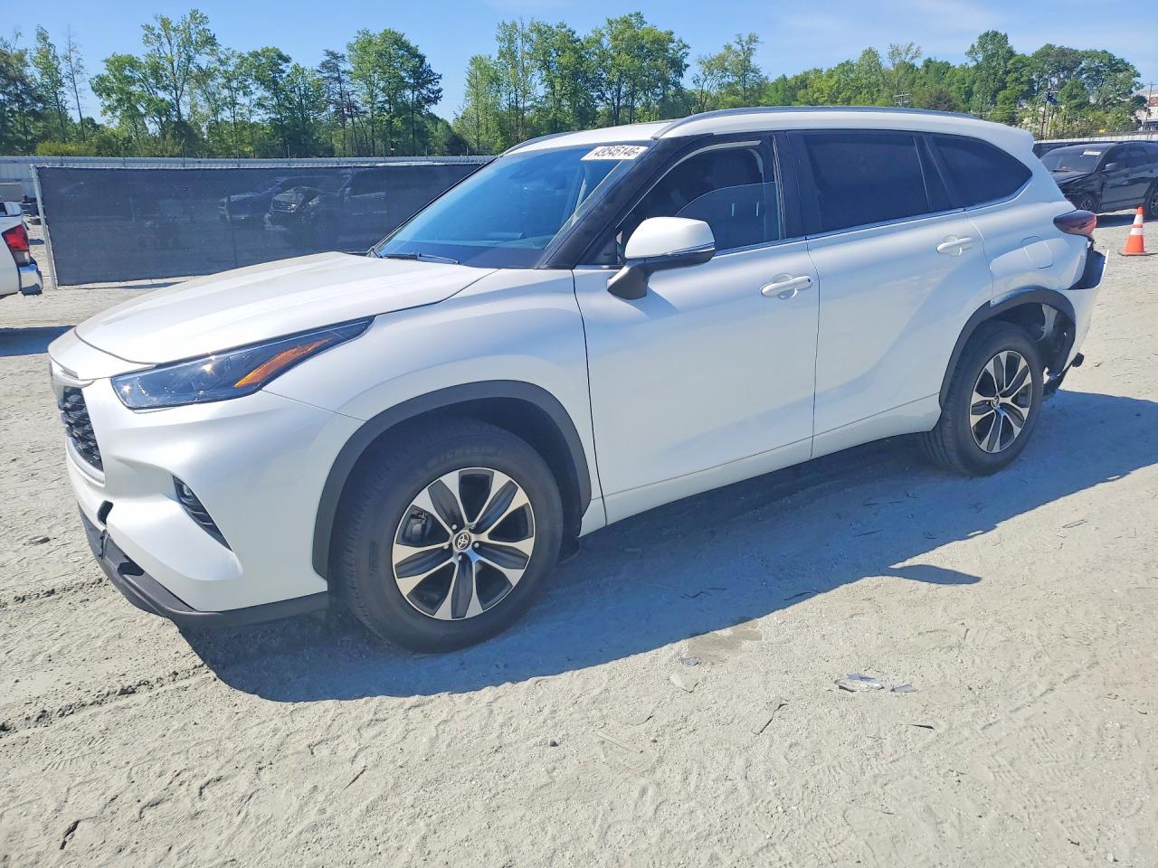 Salvage Toyota Highlander Image