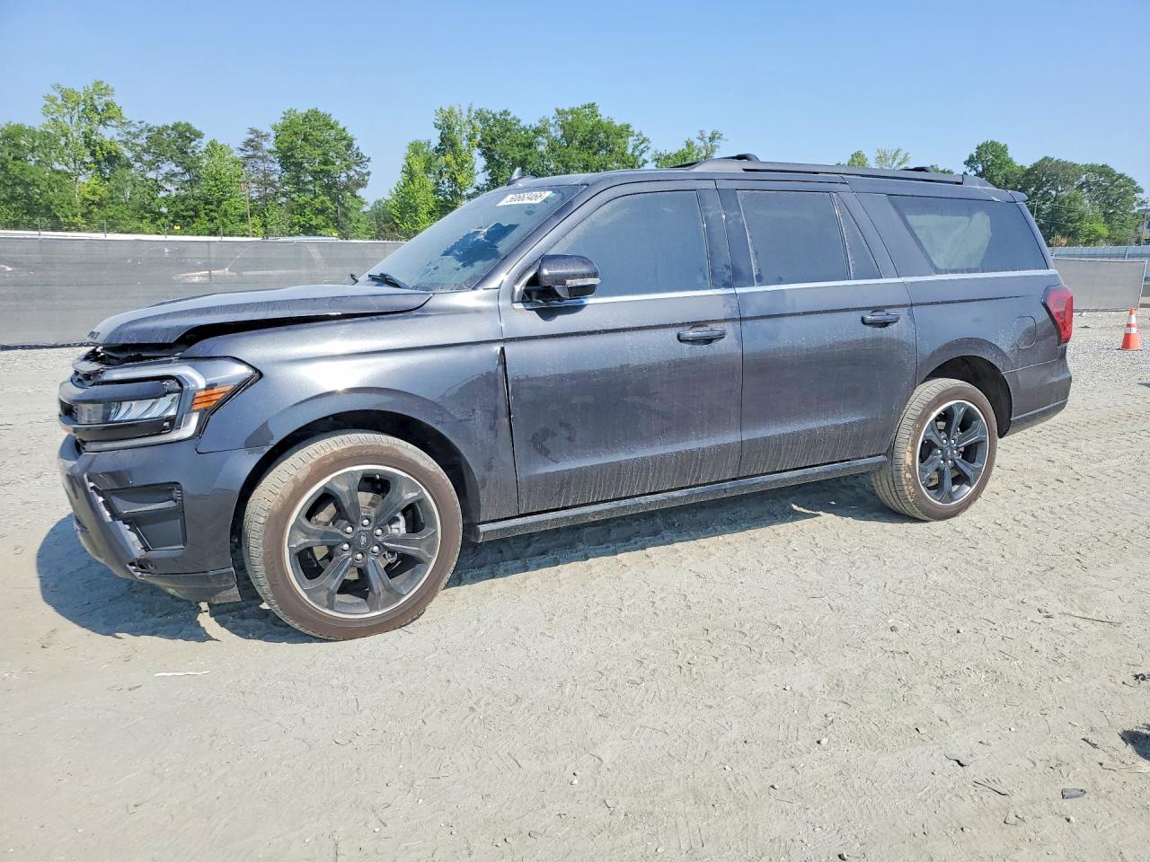 Salvage Ford Expedition Image