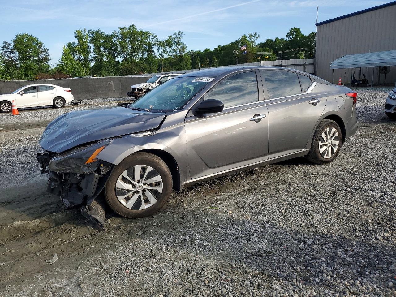 Salvage Nissan Altima Image