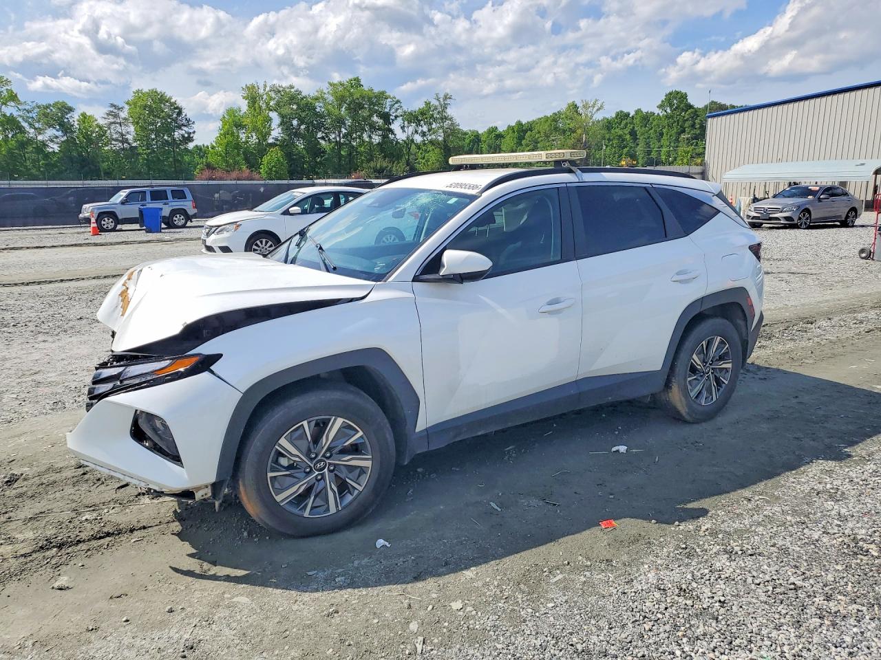 Salvage Hyundai TUCSON Image