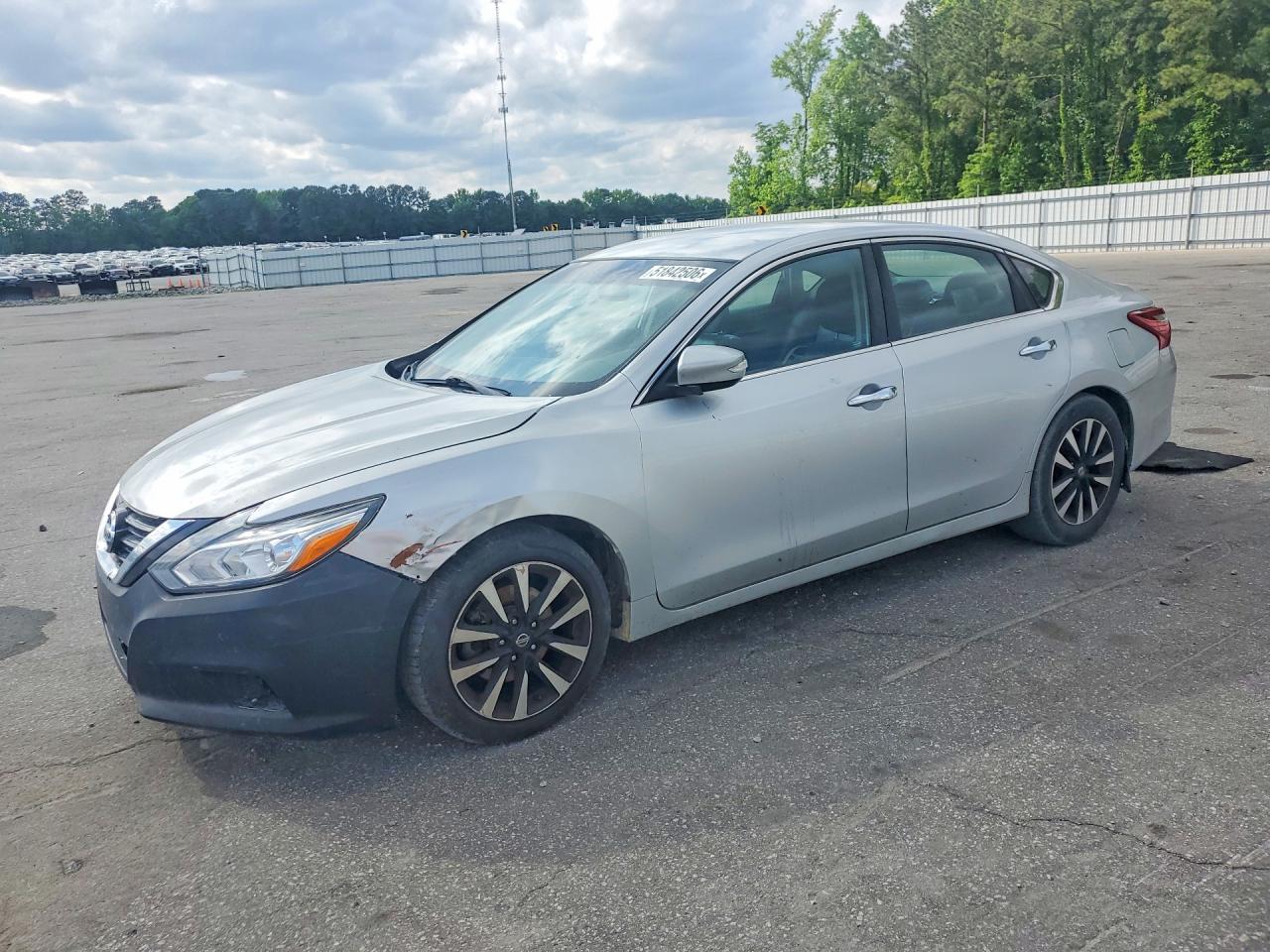 Salvage Nissan Altima Image