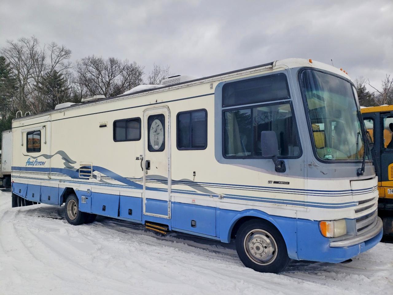Salvage Fleetwood Motor Home Image
