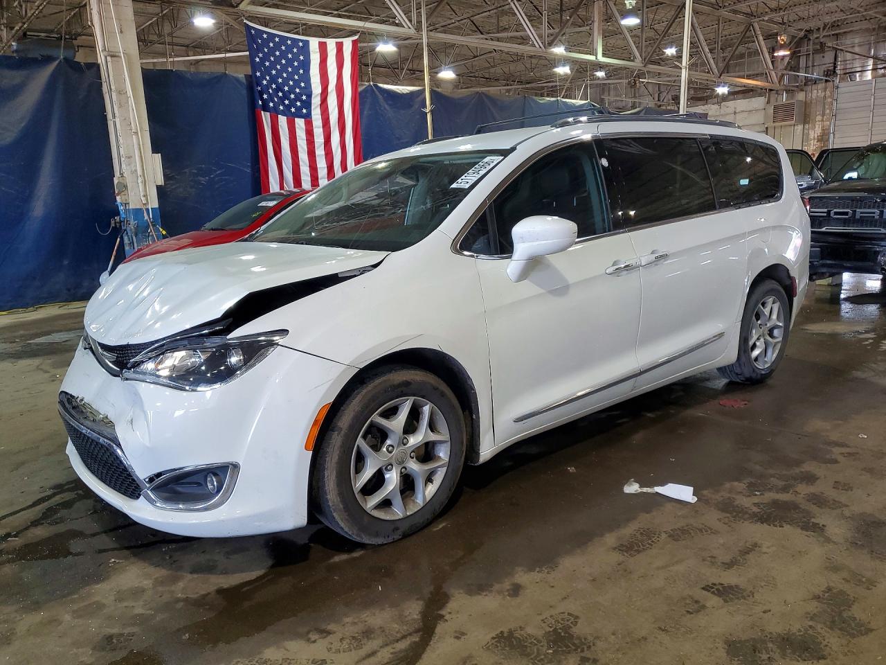 Salvage Chrysler Pacifica Image