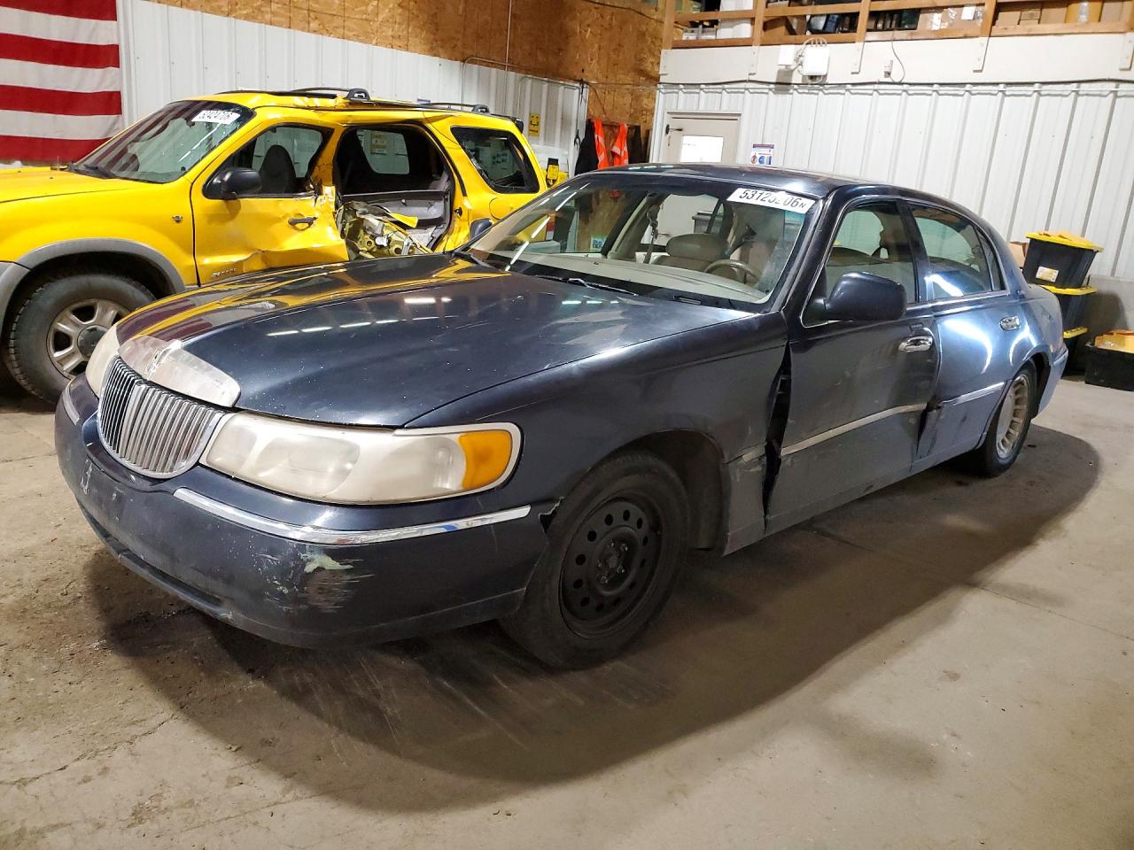 Salvage Lincoln Towncar Image