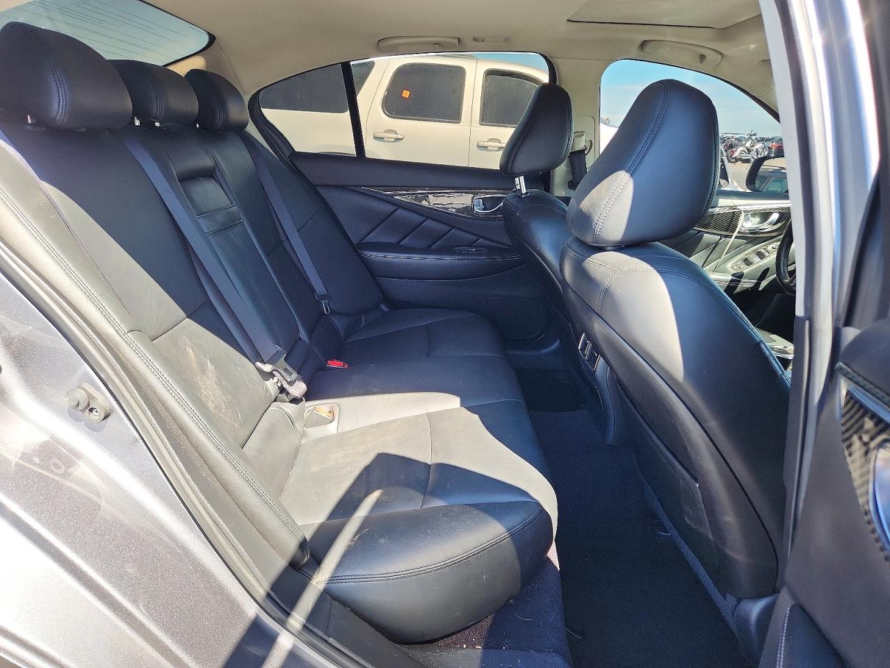 INFINITI Q50 Premium