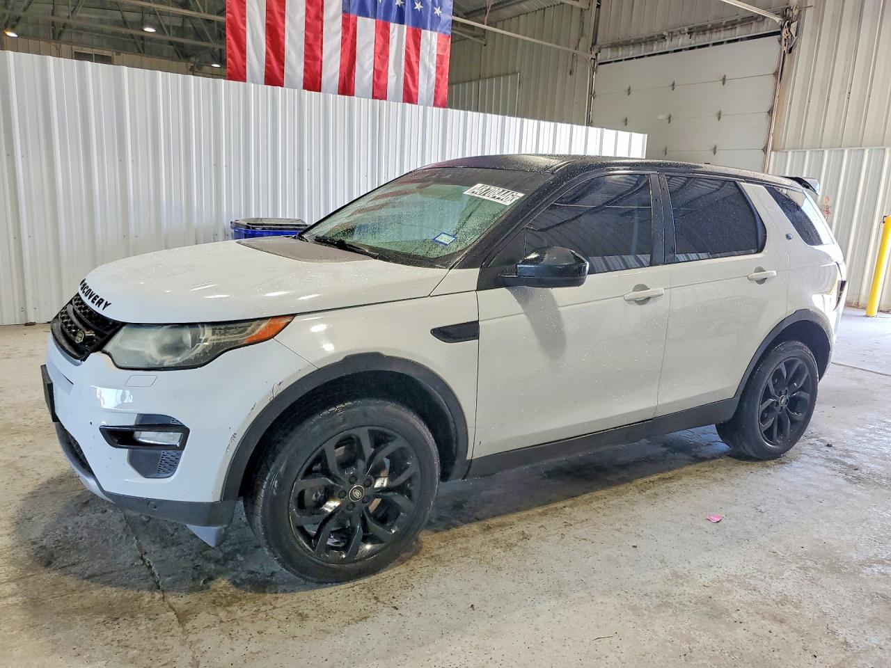 Salvage Land Rover Discovery Image