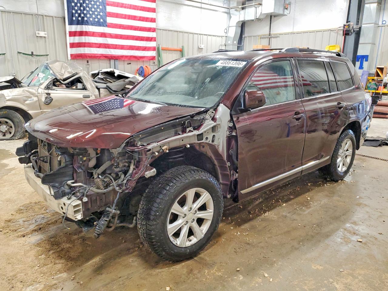 Salvage Toyota Highlander Image