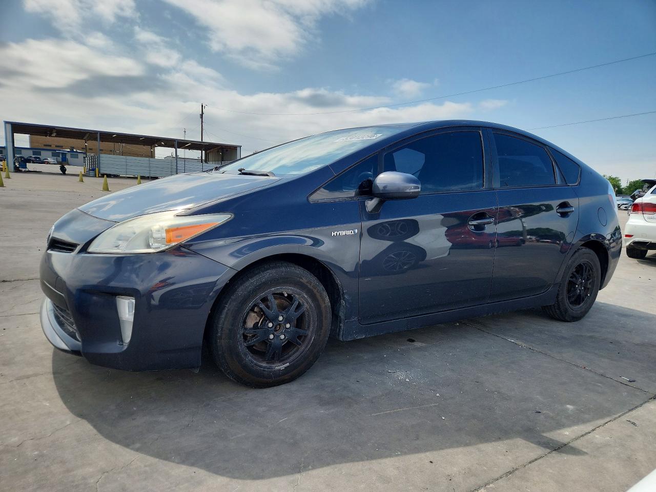 Salvage Toyota Prius Image