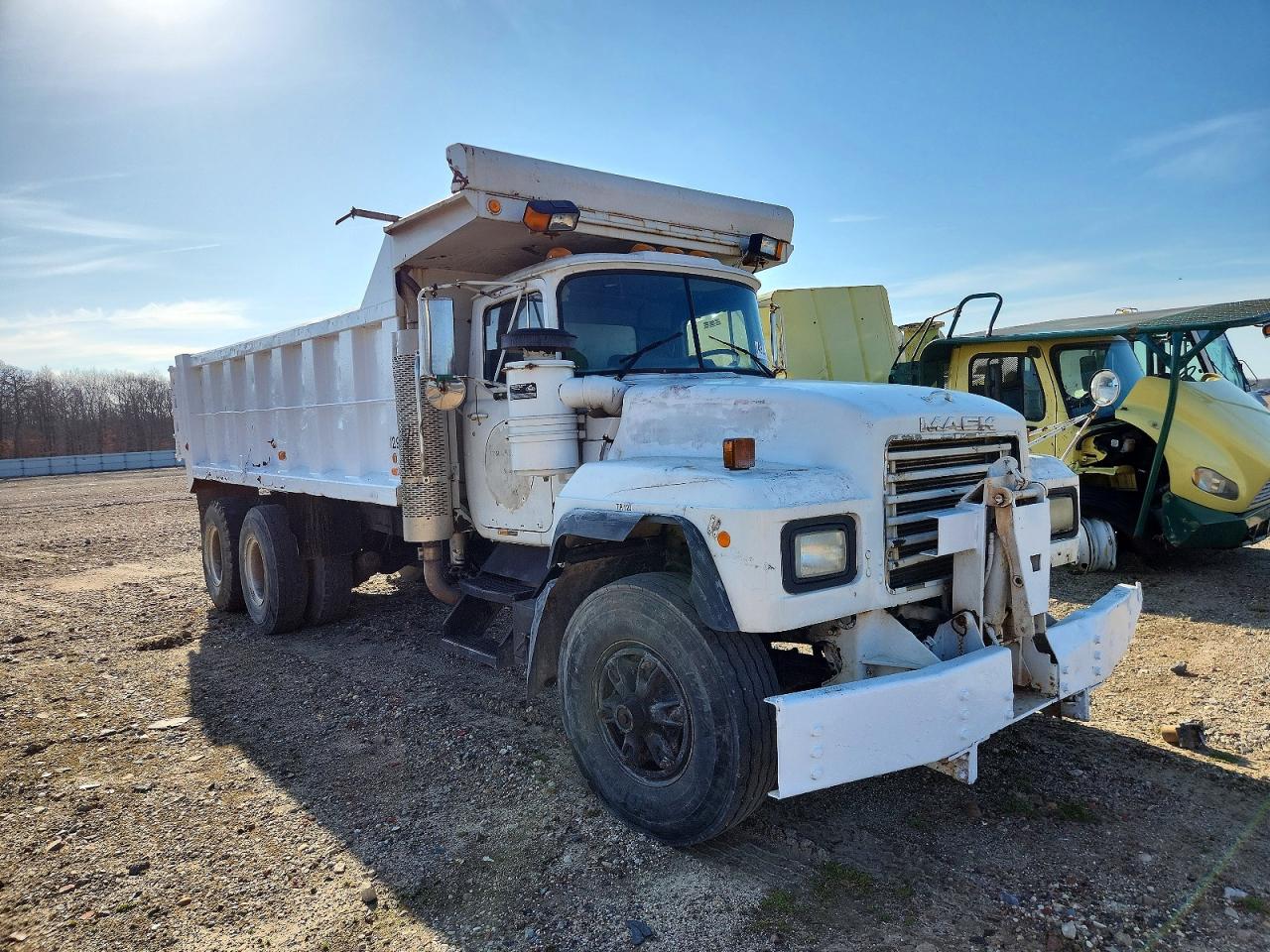 Salvage Mack Rb688s Image