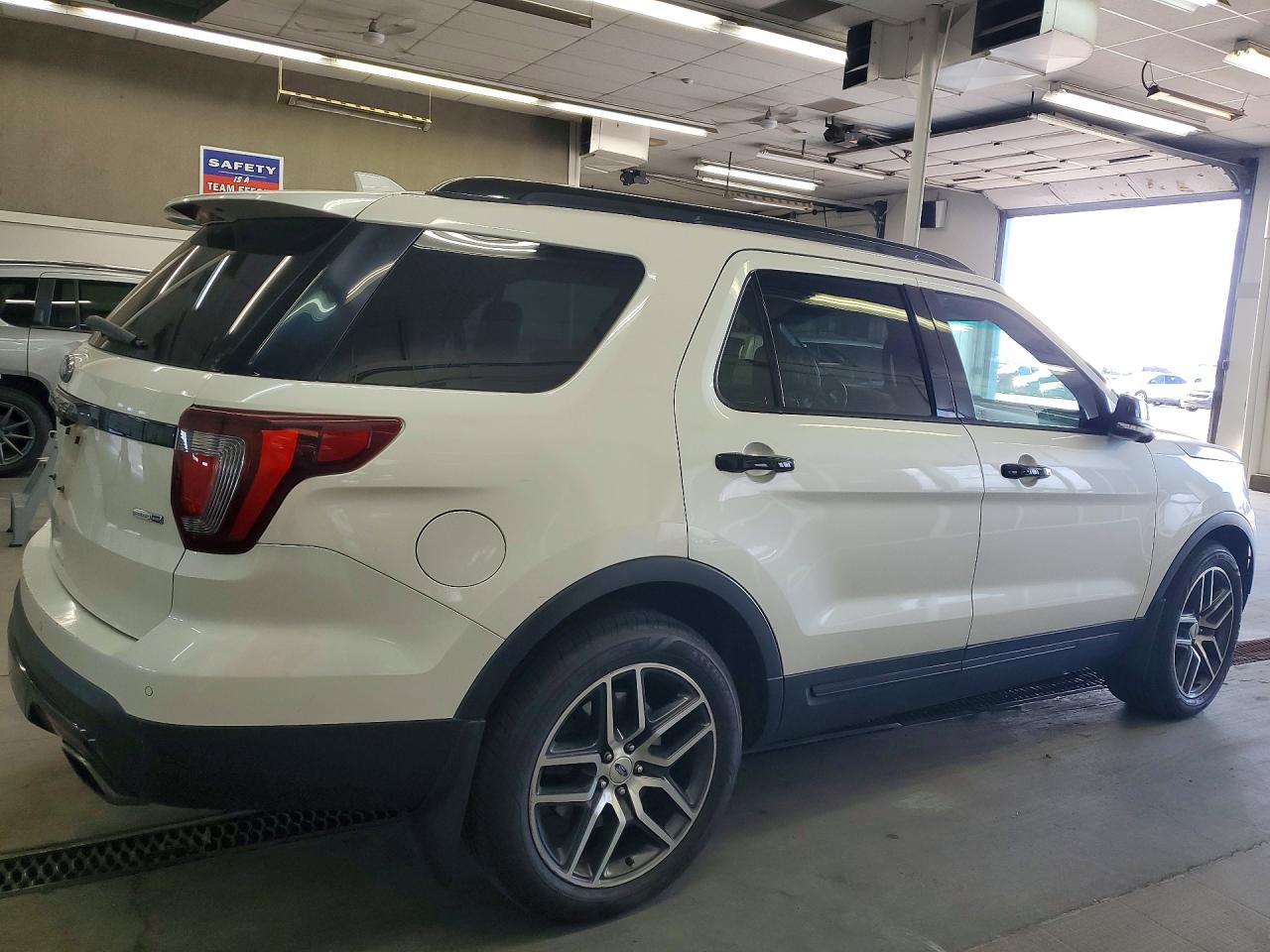 Ford Explorer Sport