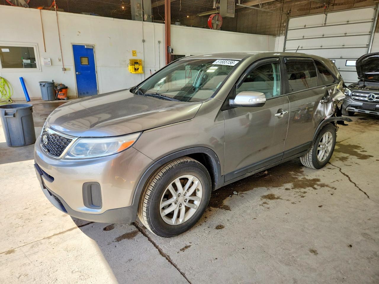 Salvage Kia Sorento Image