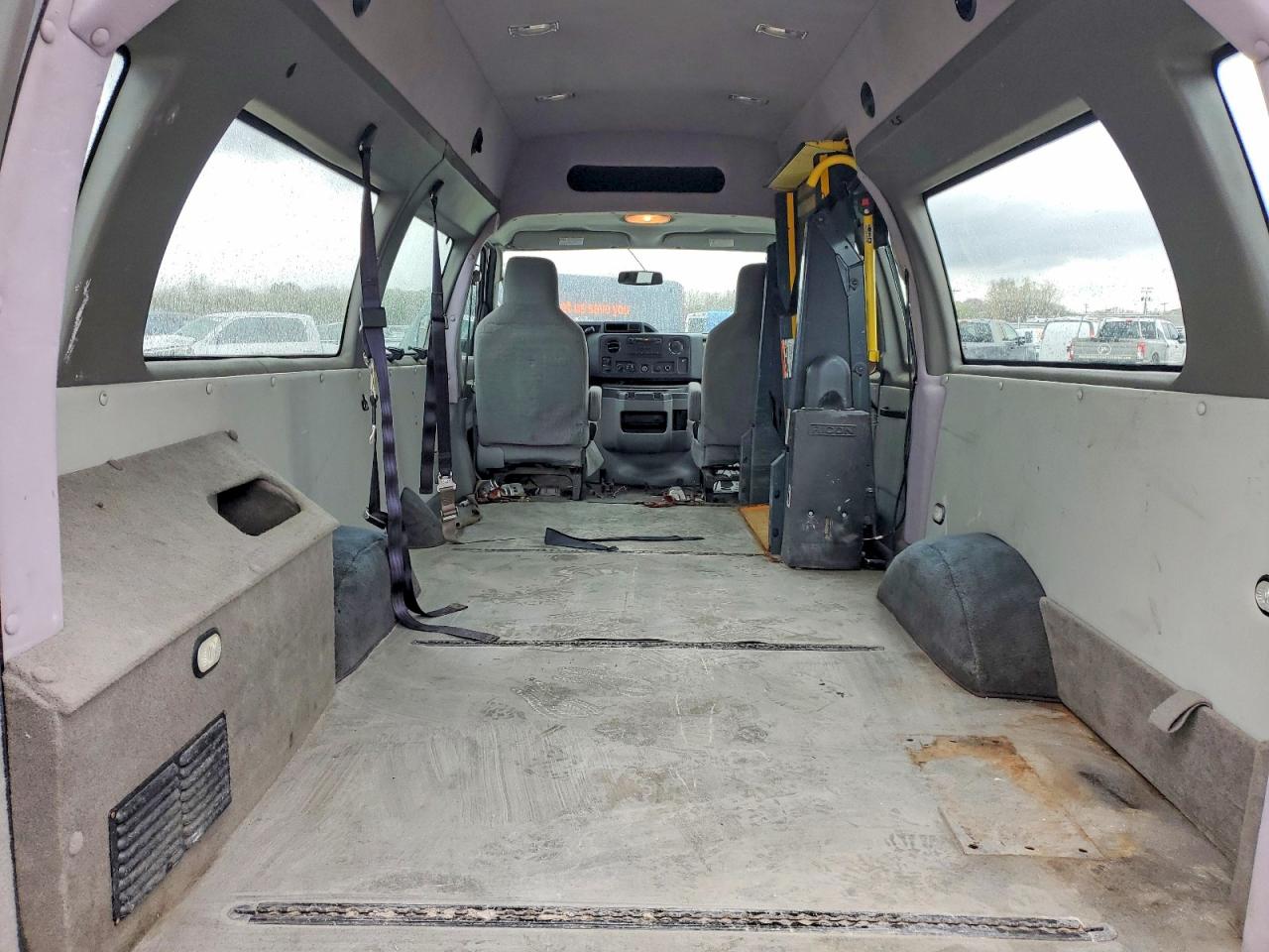 Ford Econoline E250 Van